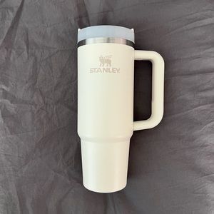 Stanley 30 oz Cream Adventure Quencher (Like New) no straw
